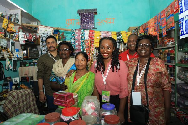 Kenyan delegation meets with participants in the Government of Bihar’s inclusive livelihood program