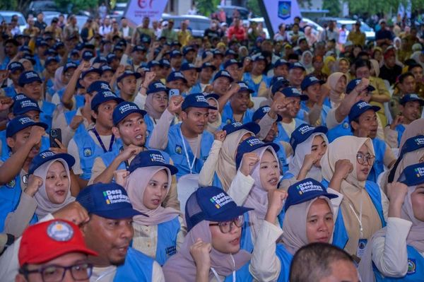 Newly recruited coaches celebrate the launch of the government’s Graduation program in West Nusa Tenggara province on December 16, 2025