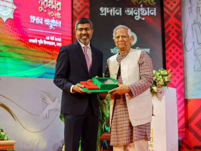 Shameran Abed accepts the Independence Award on behalf of BRAC founder Sir Fazle Hasan Abed, from Chief Advisor to the Government of Bangladesh, Dr. Muhammad Yunus