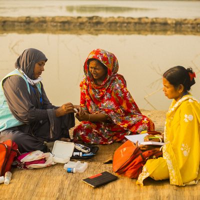 Community health volunteer giving service