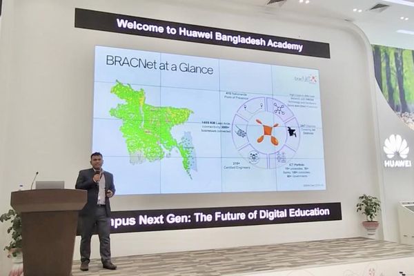 A BRAC Net representative presents on BRAC Net's national reach at a conference