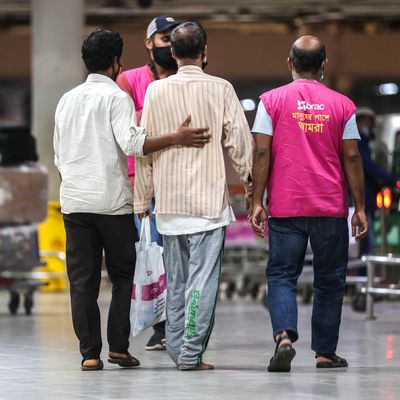 A migrant returnee receives immediate assistance at the airport upon arrival back to Bangladesh