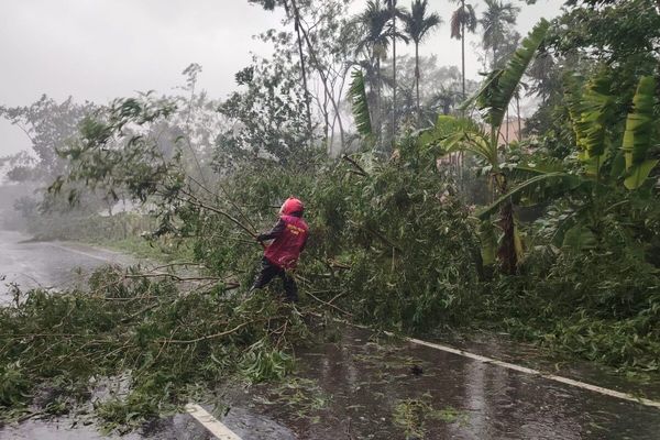 Cyclone Remal leaves trail of destruction in Bangladesh – 8 million people impacted, 35,000 homes destroyed - Header Image