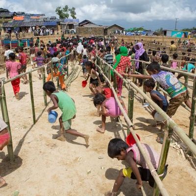 Children running for lunch at Thaingkhali Camp.