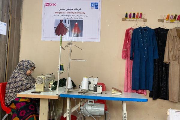 Polio survivor, entrepreneur, and mother: Gulrang’s story - Header Image