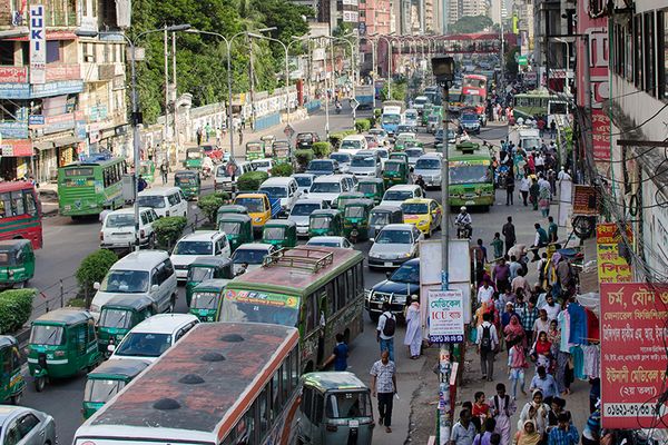 সড়কে সমুদ্রের হাঙর - Header Image