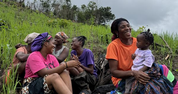 Dede with her daughters and grandchild at her farm in Liberia. Photo: Shituma Tajrin, 2025.