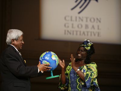 FH Abed Accepting 2007 Clinton Global Citizen Award from Nob