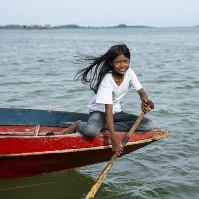 Surada A. Kasim, a student, rows a boat in Tawi-Tawi, Bangsamoro Autonomous Region in Muslim Mindanao (BARMM), Philippines, on October 22, 2024. Photo by Lisa Marie David