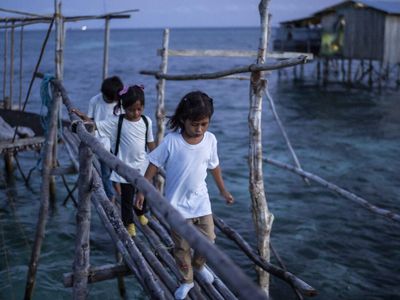 Braving the tides: How do children learn in the remote island province of Tawi-Tawi, Philippines? - Header Image