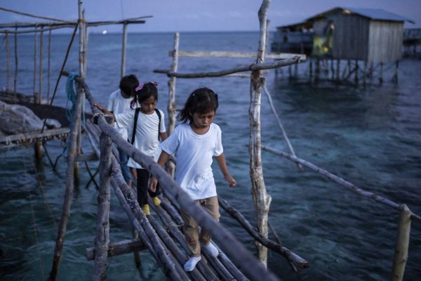 Braving the tides: How do children learn in the remote island province of Tawi-Tawi, Philippines? - Header Image