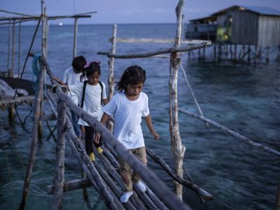 Braving the tides: How do children learn in the remote island province of Tawi-Tawi, Philippines? - Header Image
