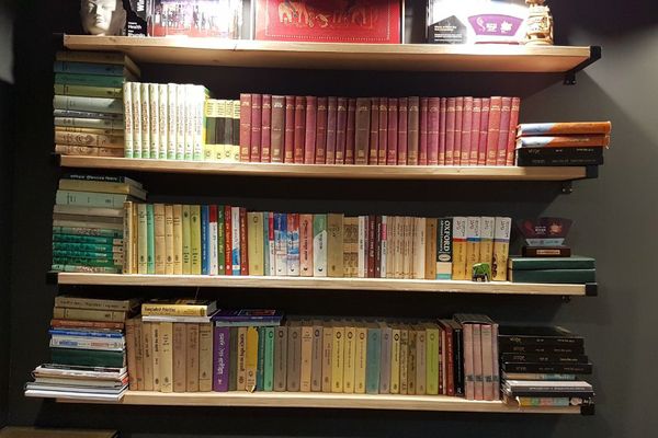 আমরা কি পাঠকের মৃত্যু চেয়ে চেয়ে দেখব? - Header Image