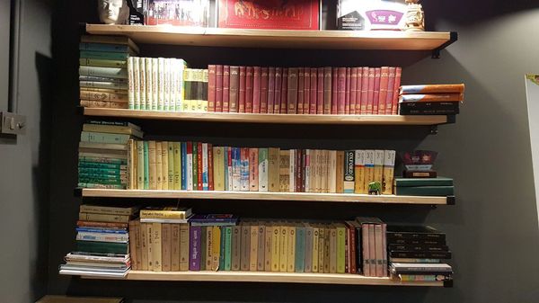 আমরা কি পাঠকের মৃত্যু চেয়ে চেয়ে দেখব? - Header Image