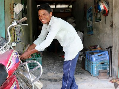 মণিলালের ছোট্ট দোকান আর বিশাল স্বপ্ন - Header Image