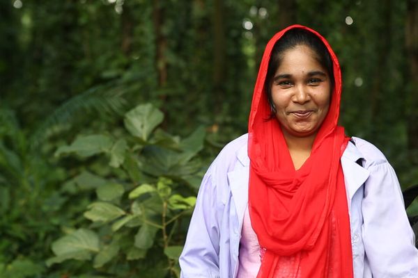 The doctor without a degree saving hundreds of lives in Bangladesh - Header Image