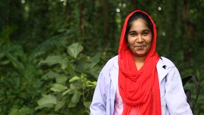 The doctor without a degree saving hundreds of lives in Bangladesh - Header Image