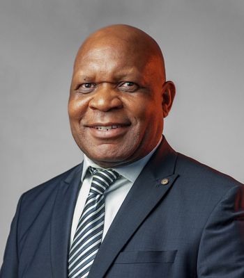 Nkosilathi-Moyo-Managing-Director_CEO-scaled