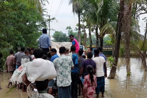 BRAC teams respond to latest Bangladesh flood emergency; 2 million affected - Header Image