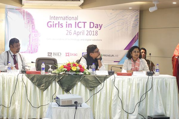 Tackling multiple challenges will boost women employment in ICT - Header Image