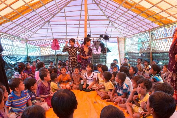 মনের ঘরে তালা - Header Image