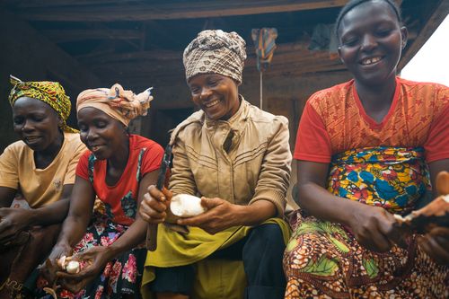 Veronica Boima has taken her cassave to the value chain actor, Iddrassa for gari processing