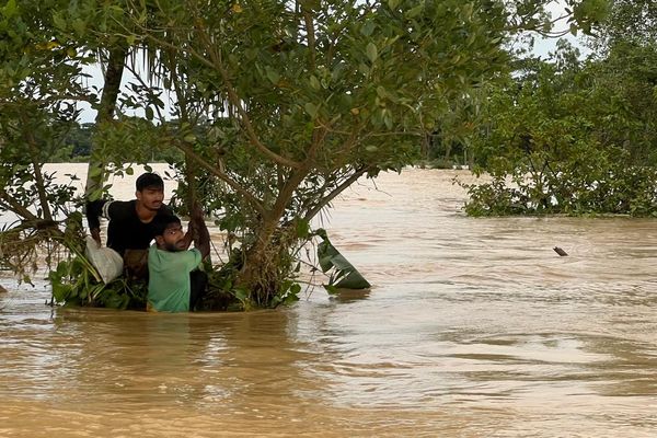 Bangladesh floods: “Cries for help suddenly pierced the air” - Header Image