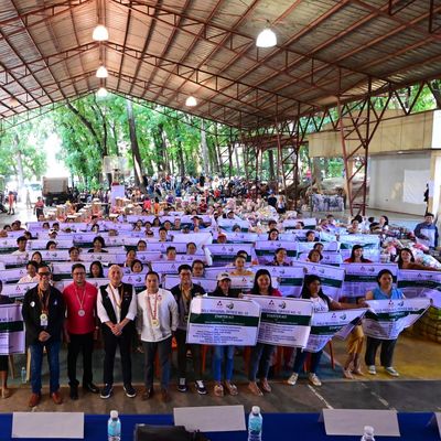DOLE Participants Receiving Assets in Philippines