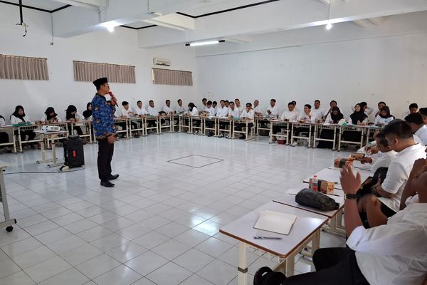 Coaches being onboarded in Indonesia for Graduation Program