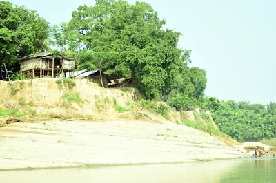 a-hill-village-fet