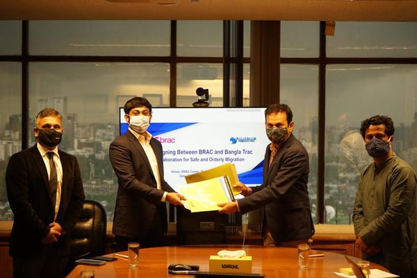 BRAC and Bangla Trac sign MoU to promote app for aspiring expatriatesFeatured - Header Image