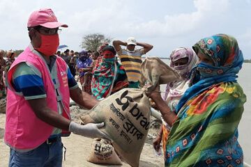 BRAC addresses devastation from Cyclone Amphan amid COVID-19 in BangladeshFeatured - Header Image