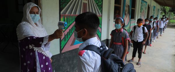 ঐ নূতনের কেতন ওড়ে - Header Image