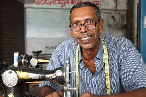 ১৬ লক্ষ চশমা! - Header Image