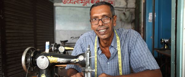 ১৬ লক্ষ চশমা! - Header Image