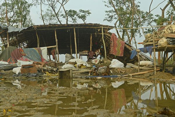 নিজের বাড়ি আছে আমার স্মৃতিতে - Header Image