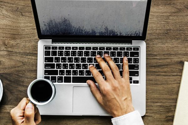 বাড়িতে থেকেঅফিসের কাজ করি - Header Image