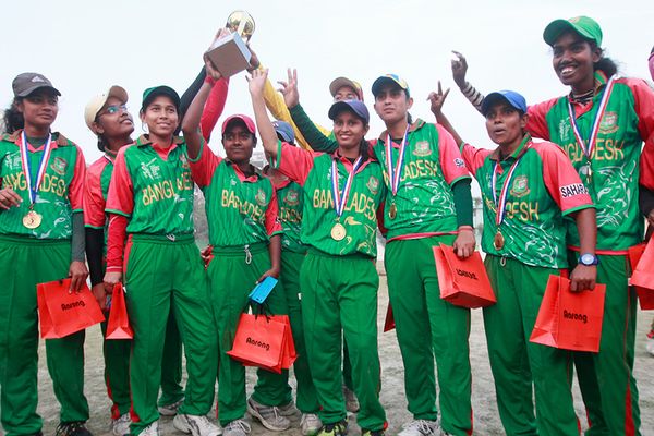 মাথা উঁচু করেহবে লড়াই - Header Image