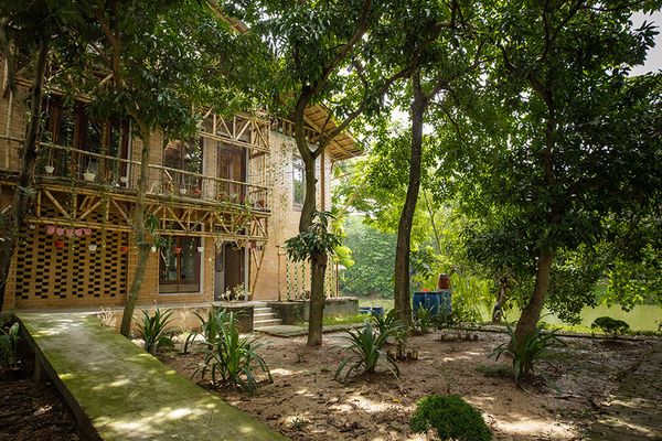 স্বপ্নের বাড়ি : যে বাড়ি পানিতেও ভাসে