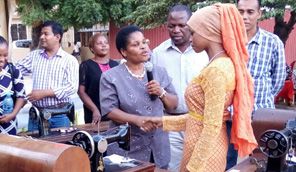 fp-tnz-ela-sewing-machine