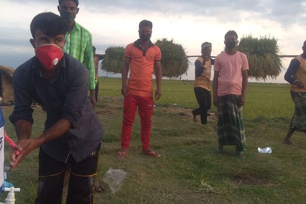 আলোর মিছিলে হাওরের মেহনতি কৃষক - Header Image