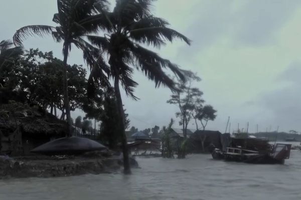 অ্যা জার্নি বাই বোট - Header Image