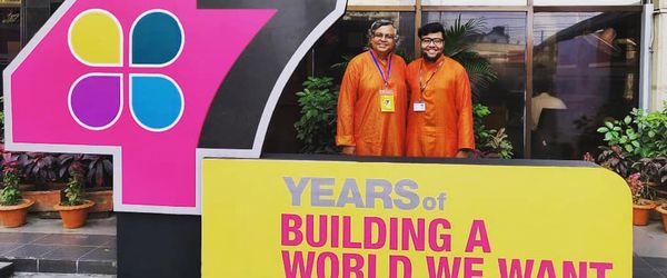 সহকর্মী বাবাকেনিয়ে গর্ব - Header Image