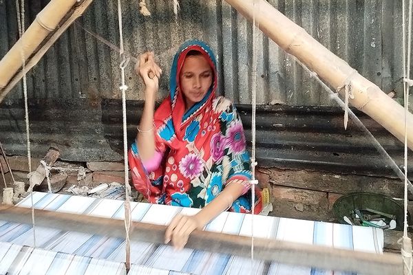 খটখটি তাঁতের লুঙ্গি - Header Image