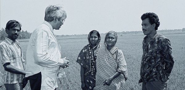 স্যার ফজলে হাসান আবেদ : মানুষ ও তারুণ্যের শক্তি যার চেতনায় - Header Image