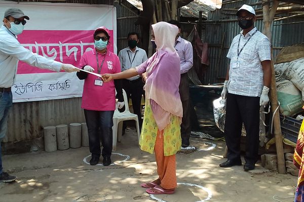 মহাসংকটে মানুষের পাশে - Header Image