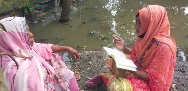 মনের যত্নে মন দিয়ে শোনাও জরুরি - Header Image