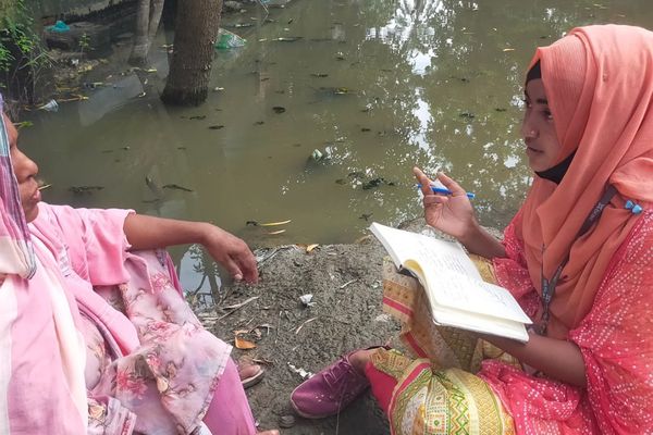 মনের যত্নে মন দিয়ে শোনাও জরুরি - Header Image