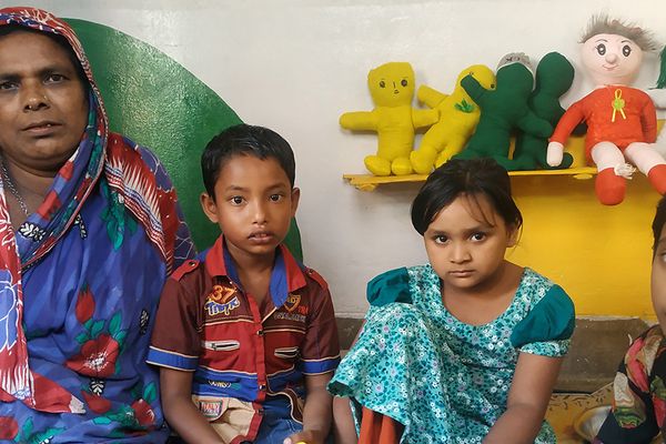 রঙিন উঠোনের খেলাঘর - Header Image