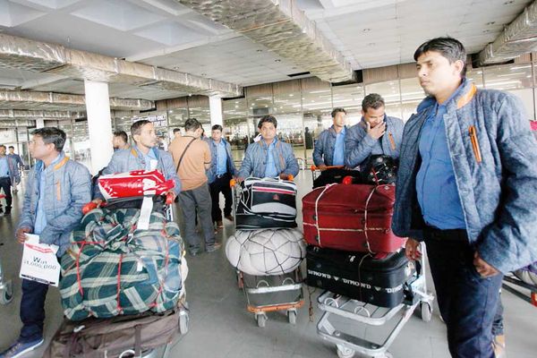 Standard Chartered, BRAC to develop returnee migrant workers into entrepreneursFeatured - Header Image